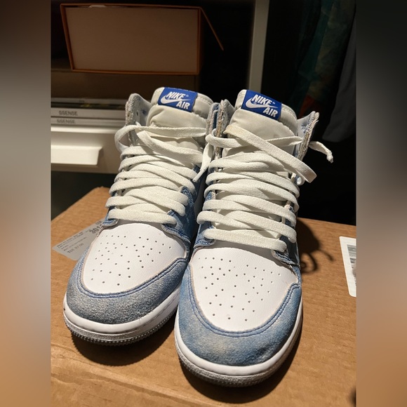 Air Jordan 1 hyper royal 7Y - Picture 5 of 6